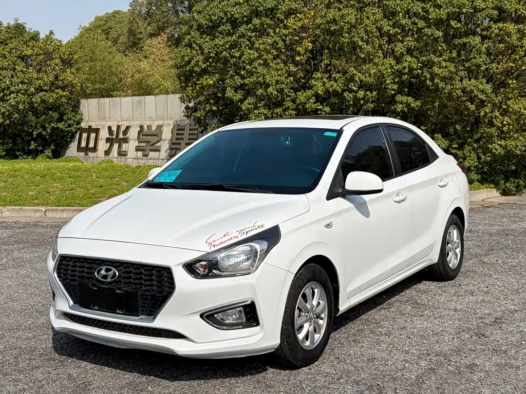 Hyundai Accent 2017 — фото 1