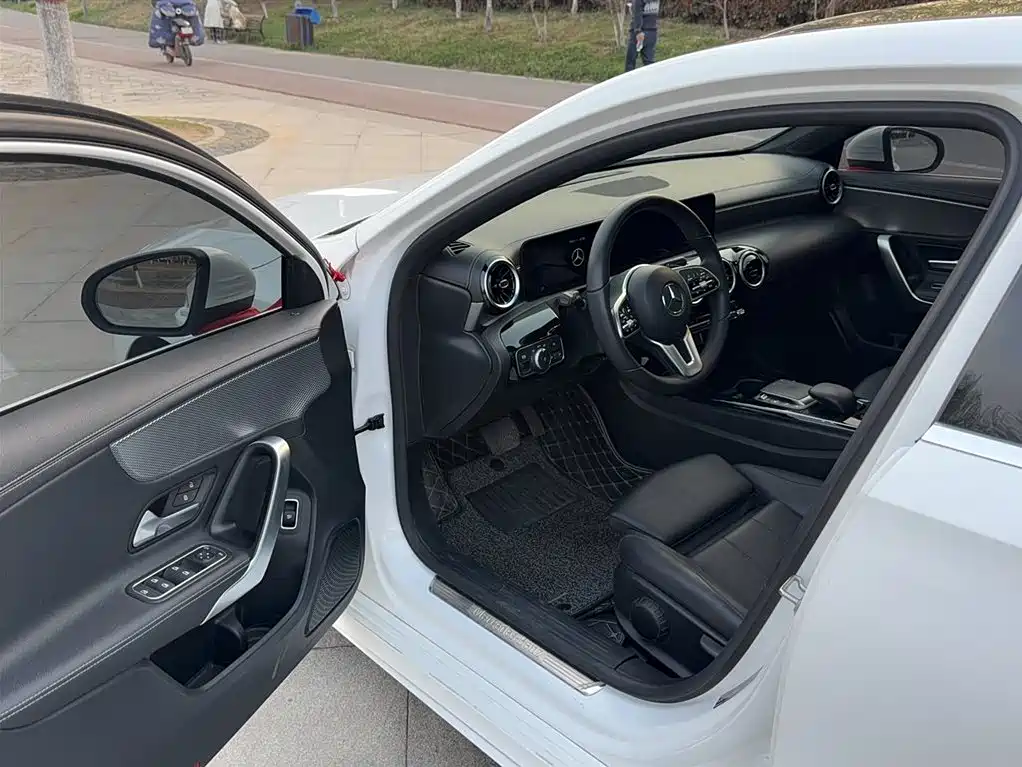 Mercedes-Benz A-Class 2021 — фото 12