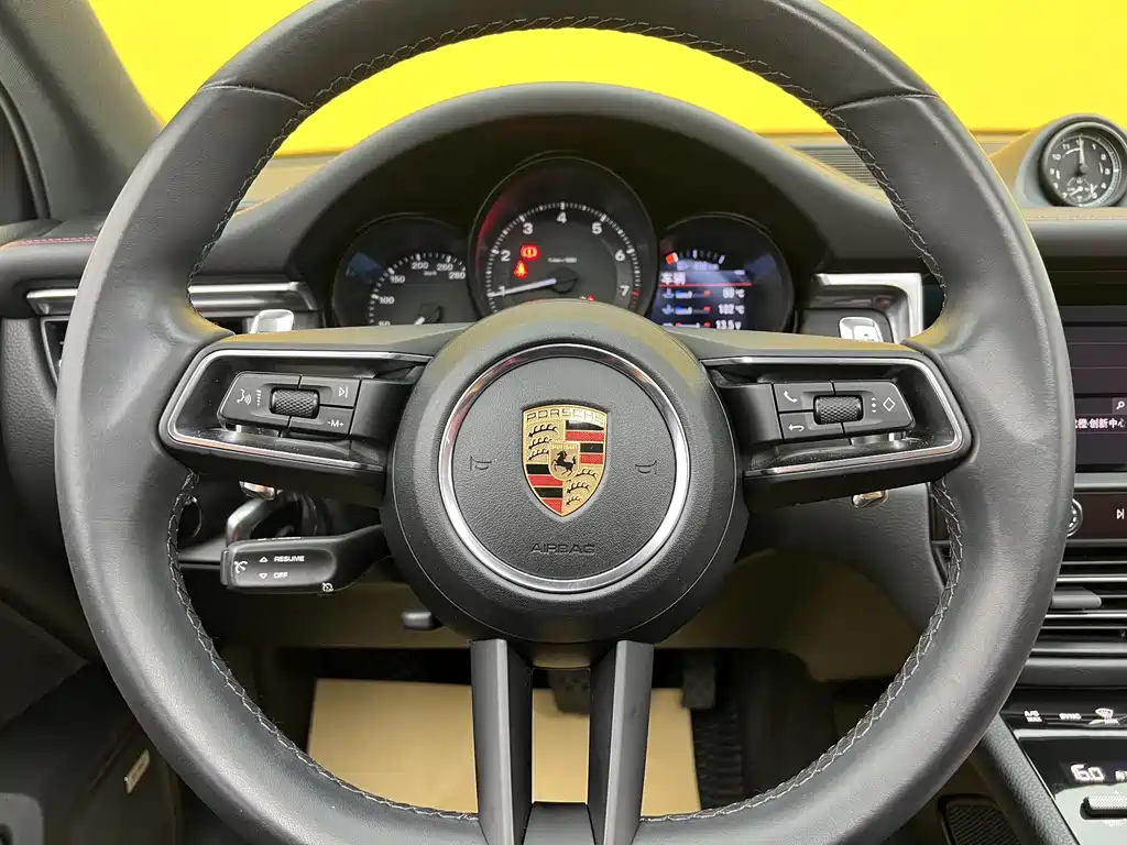 Porsche Macan 2023 — фото 10
