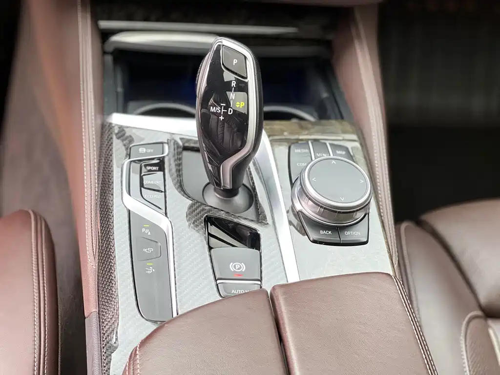 BMW 6 Series GT 2019 — фото 13