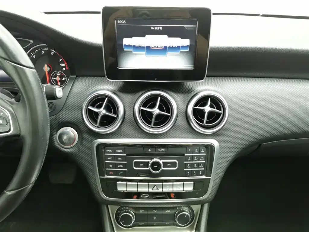 Mercedes-Benz A-Class 2016 — фото 12
