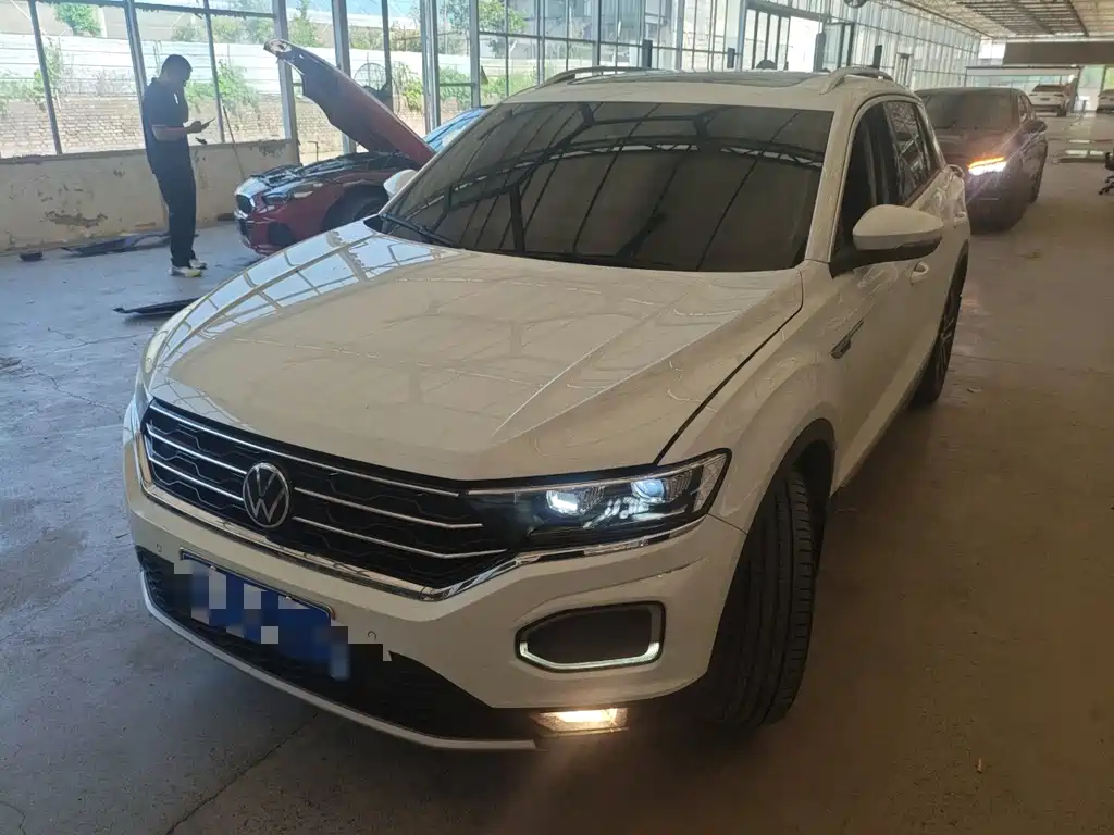 Volkswagen T-Roc 2022 — фото 1
