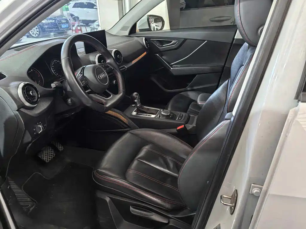 Audi Q2L 2023