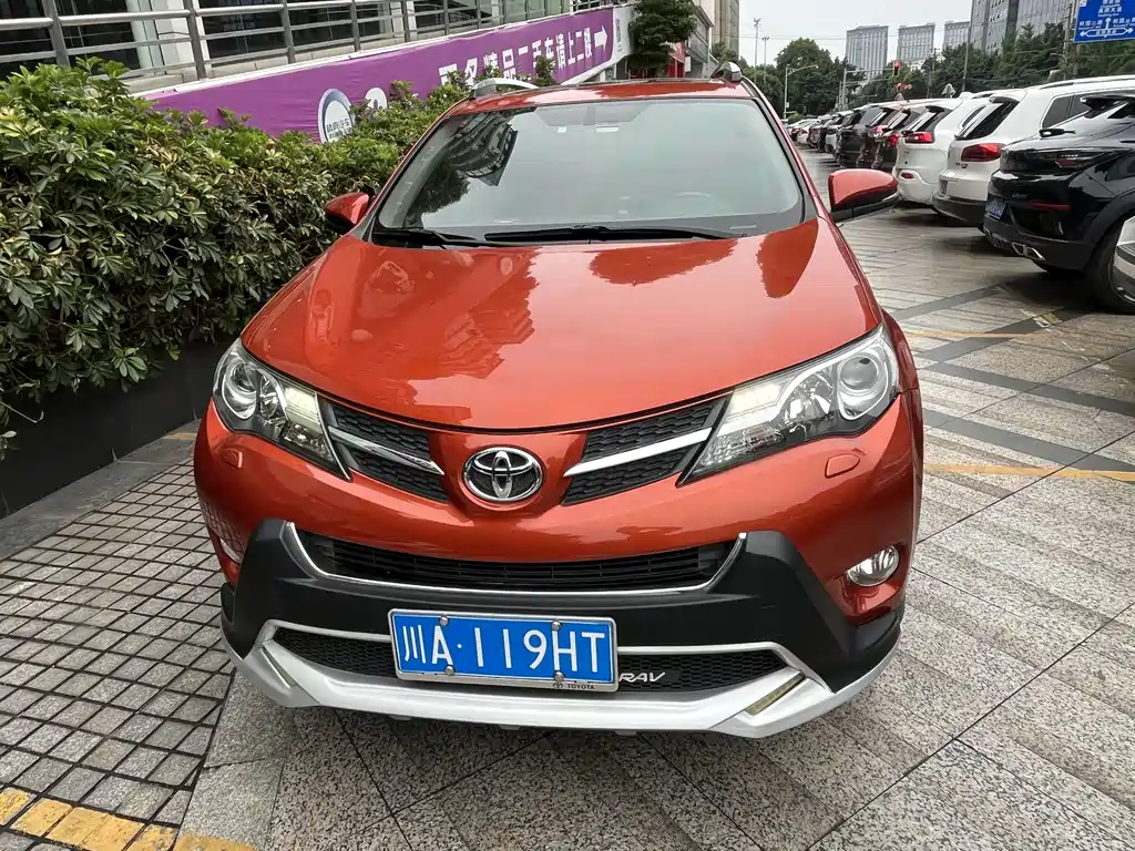 Toyota RAV4 2014 — фото 1
