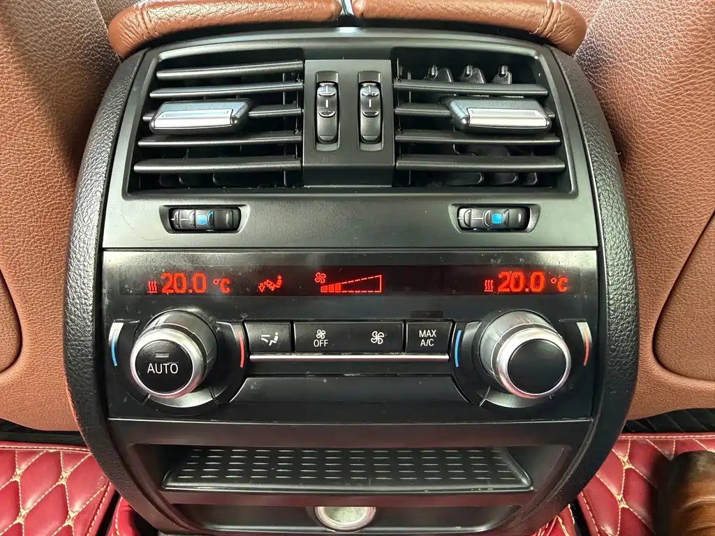 BMW 5 Series 2017 — фото 16