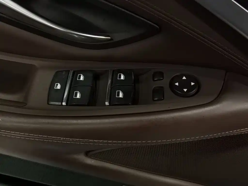BMW 5 Series 2015 — фото 9