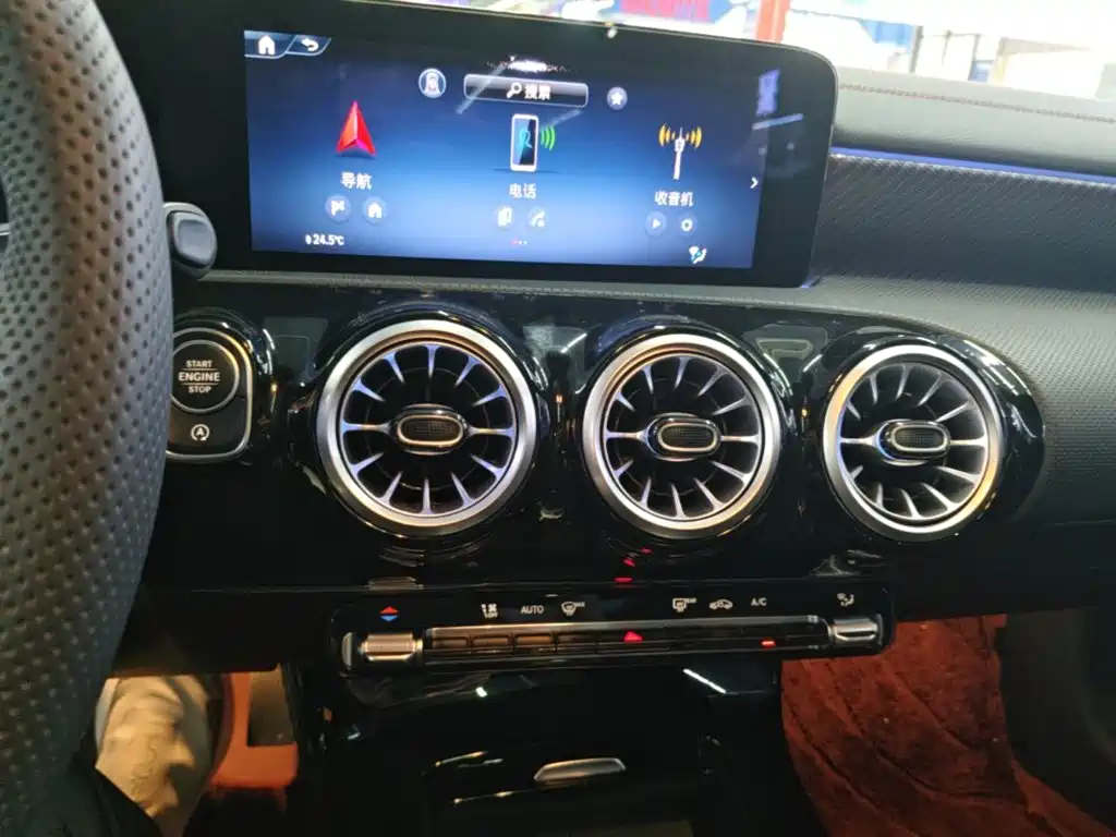 Mercedes-Benz A-Class 2024 — фото 13
