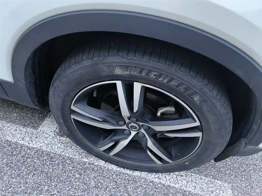 Volvo XC40 2020 — фото 14