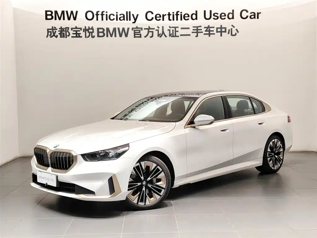 BMW 5 Series — фото 1