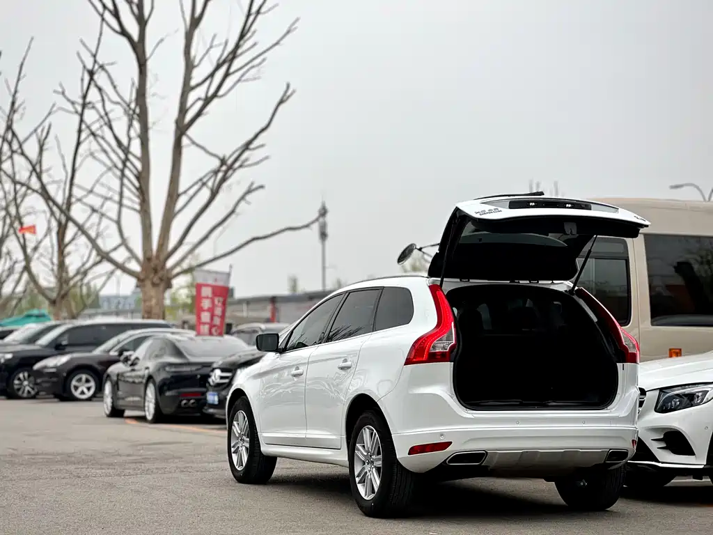 Volvo XC60 2017 — фото 5