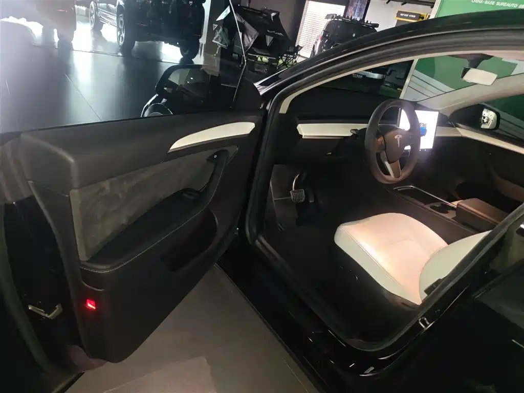 Tesla Model Y 2022 — фото 12