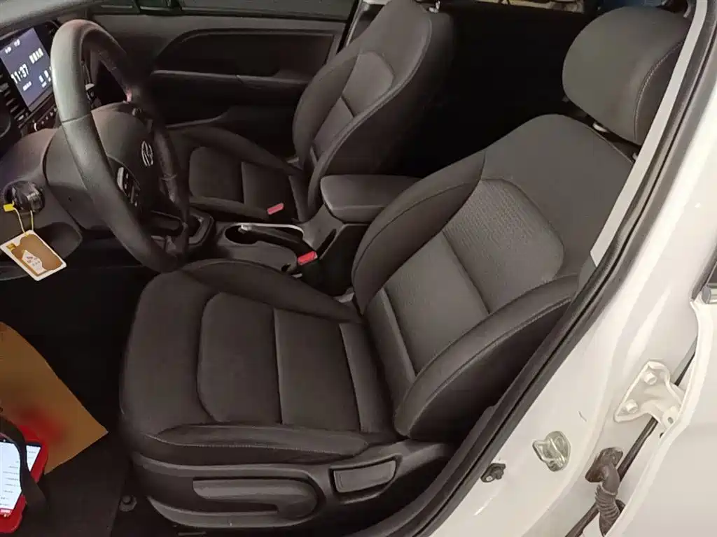 Hyundai Elantra 2018 — фото 15