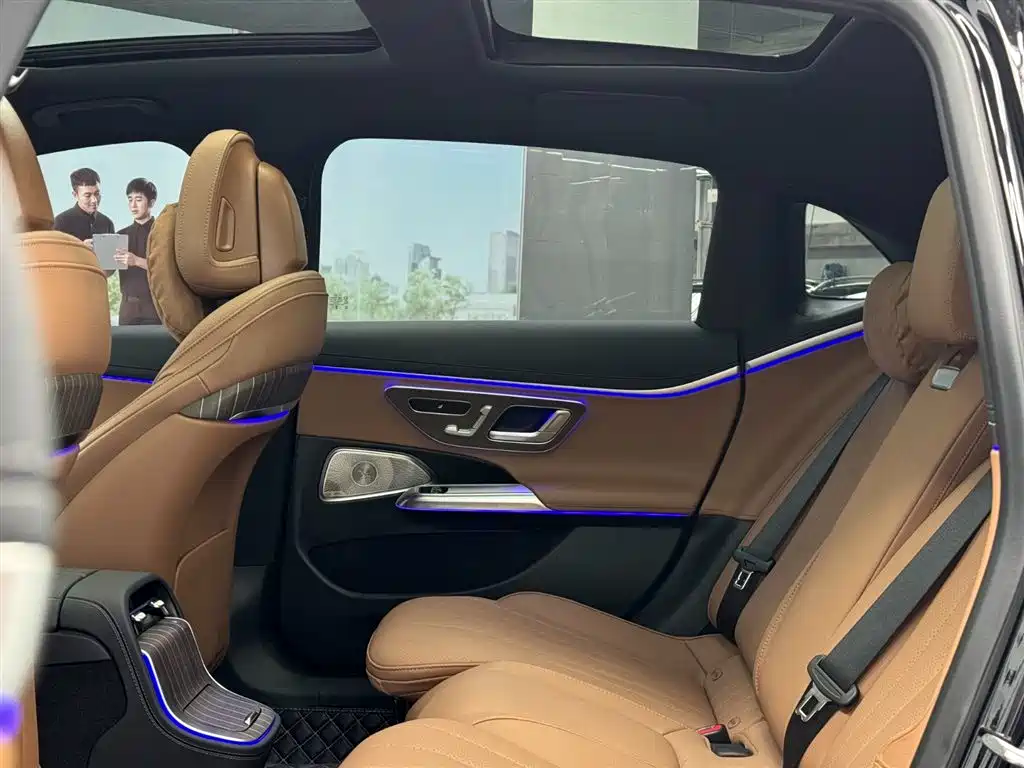 Mercedes-Benz E-Class 2025 — фото 11