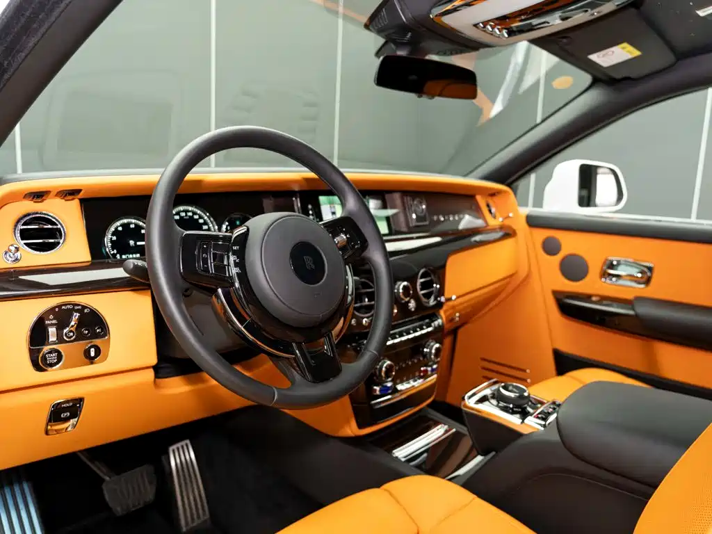 Rolls-Royce Phantom 2022 — фото 10
