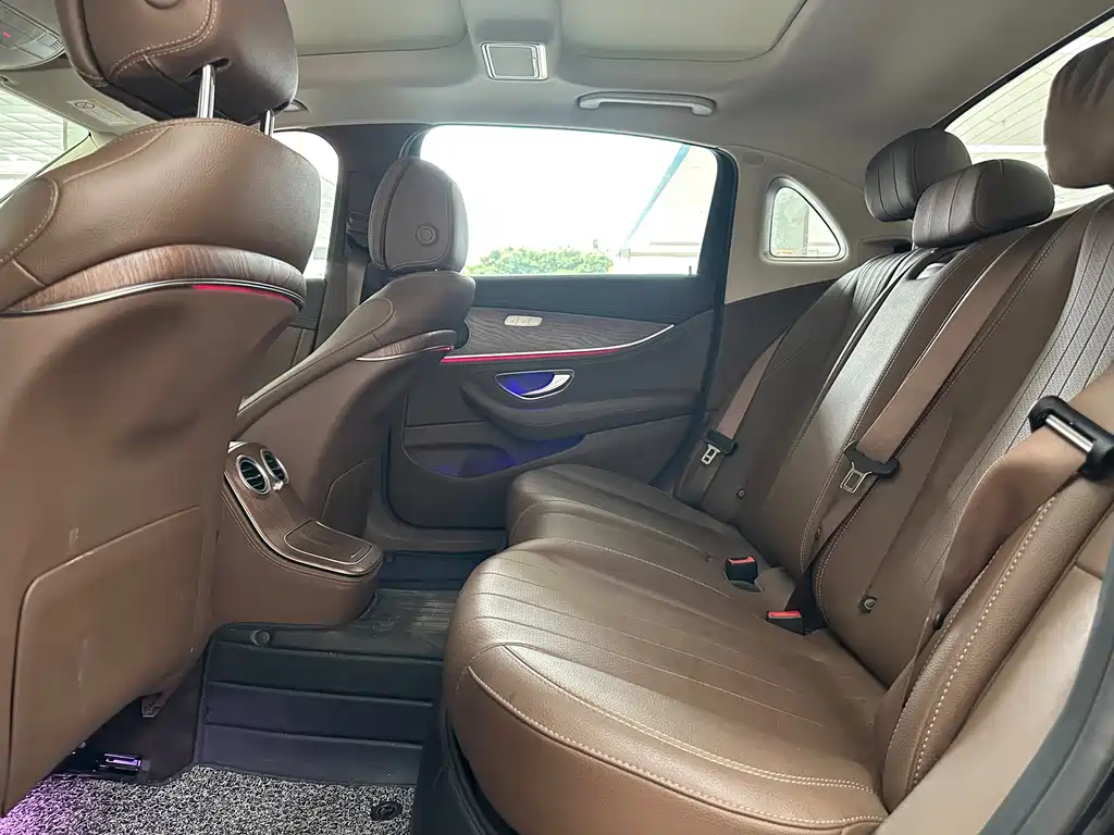 Mercedes-Benz E-Class 2023 — фото 10