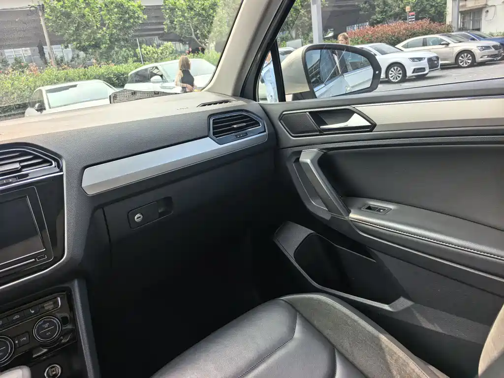 Volkswagen Tiguan L 2018 — фото 13