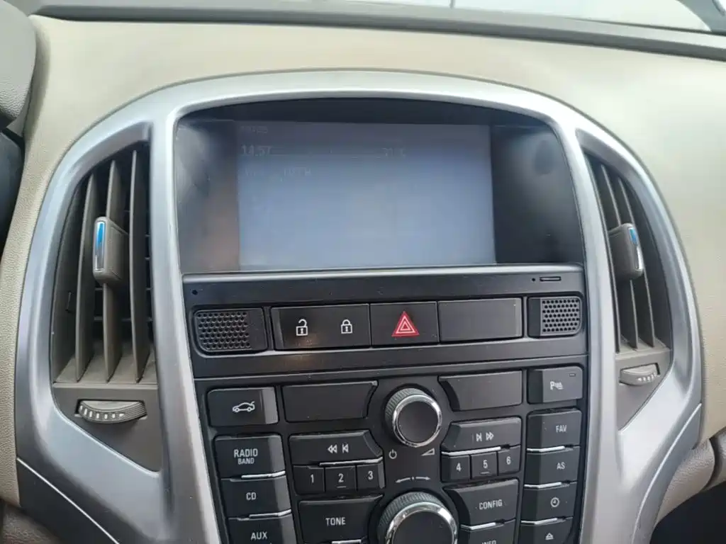 Buick Excelle 2015 — фото 13