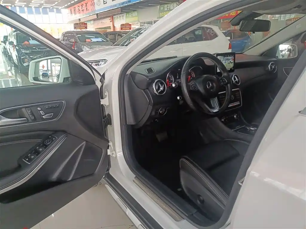 Mercedes-Benz GLA 2018 — фото 12