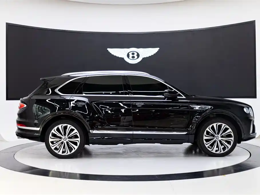 Bentley Bentayga 2023 — фото 7