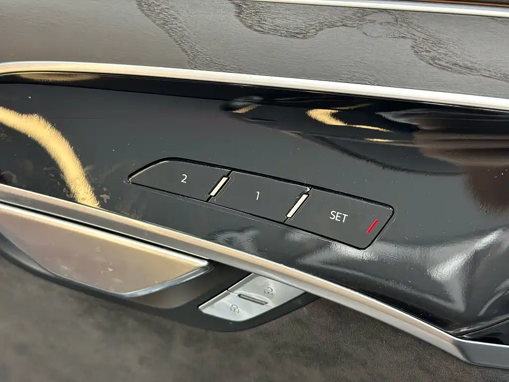 Audi A8 2020 — фото 14