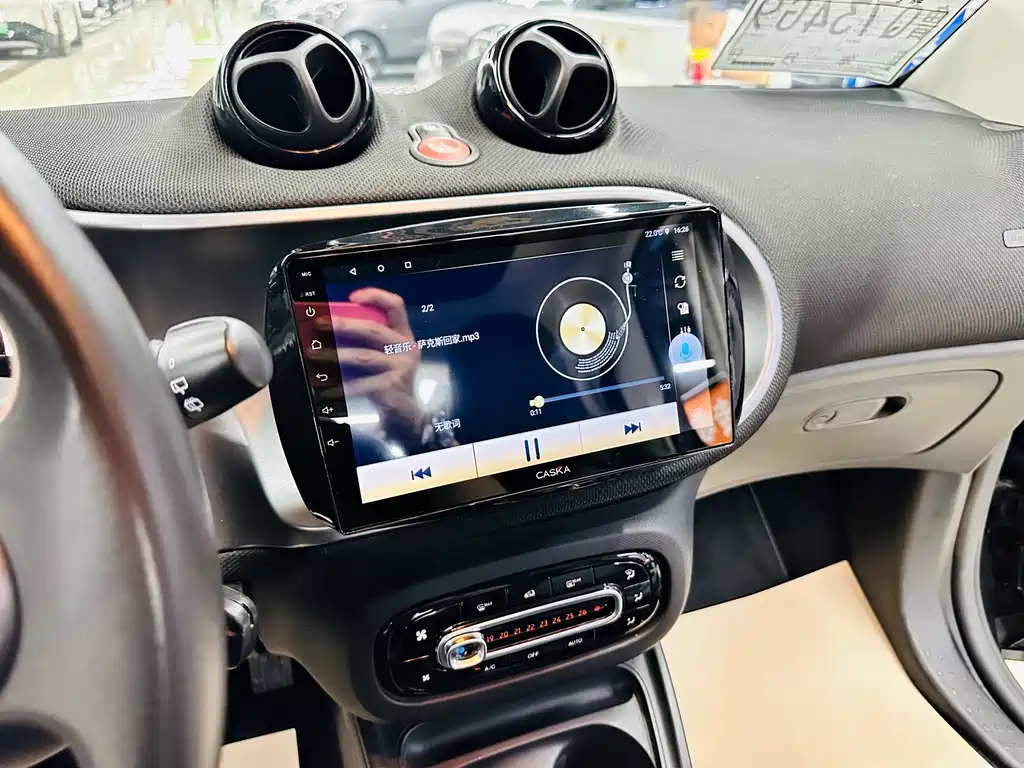 smart Fortwo 2018 — фото 38