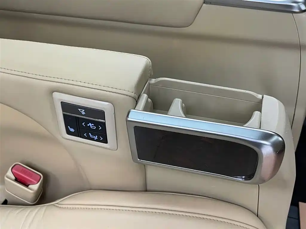 Toyota Alphard 2020 — фото 32