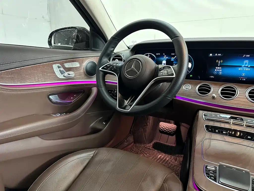 Mercedes-Benz E-Class 2023 — фото 15
