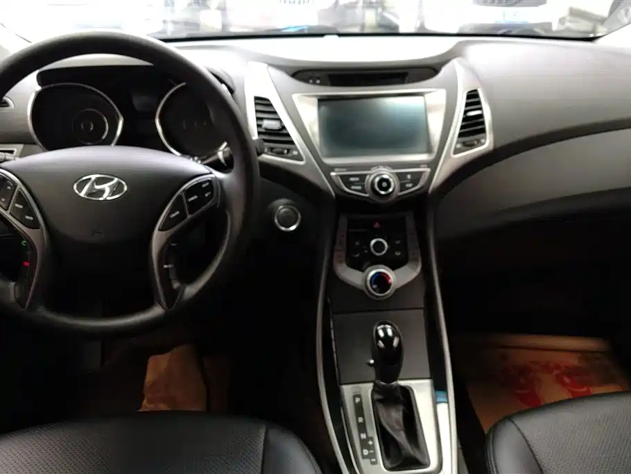 Hyundai Elantra Langdong 2017 — фото 12