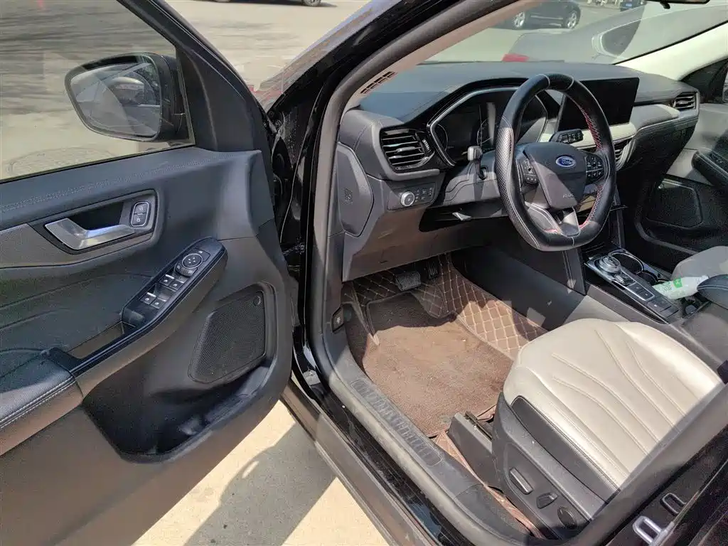Ford Escape 2021 — фото 16