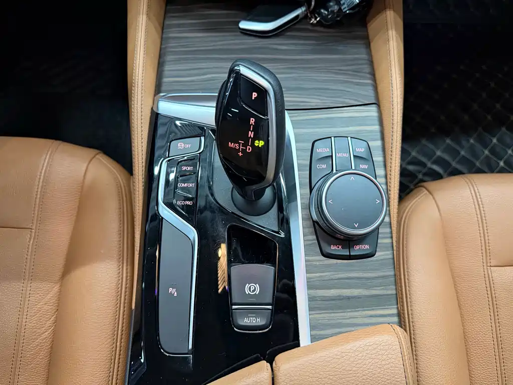 BMW 5 Series 2020 — фото 17