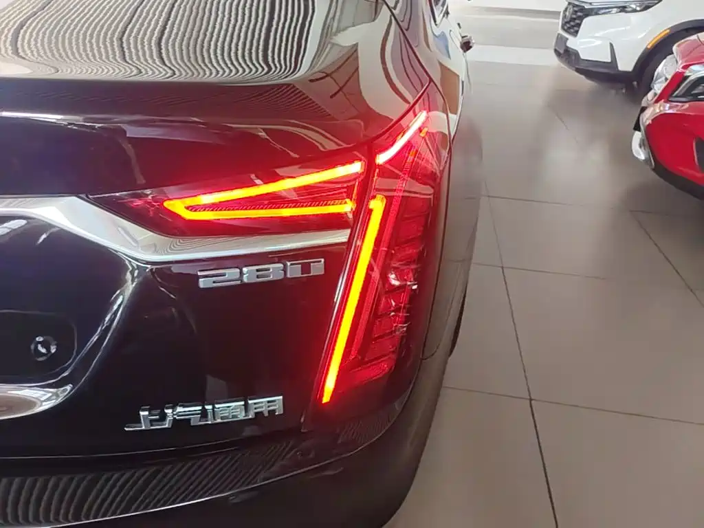 Cadillac CT6 2021 — фото 8