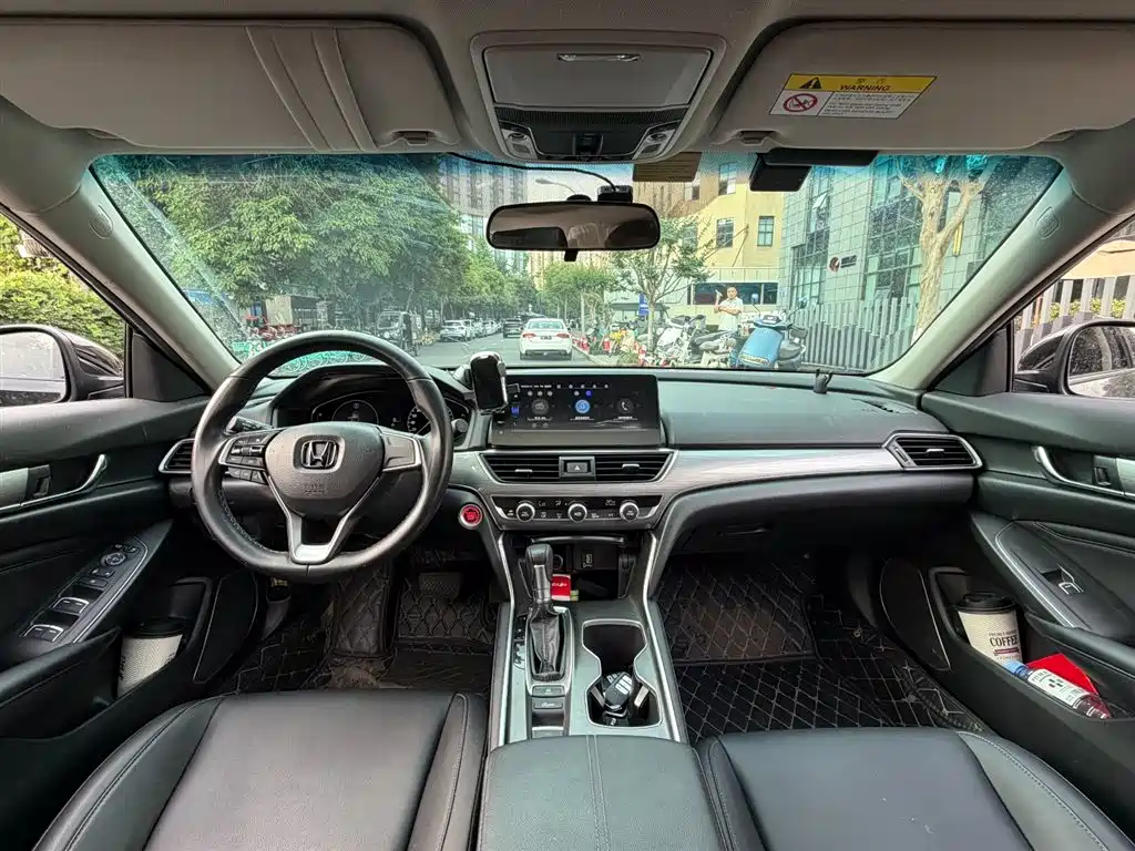 Honda Accord 2022 — фото 11