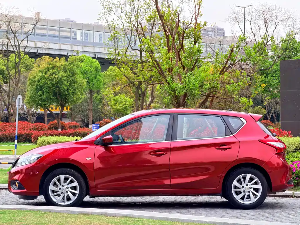 Nissan Tiida 2017 — фото 17