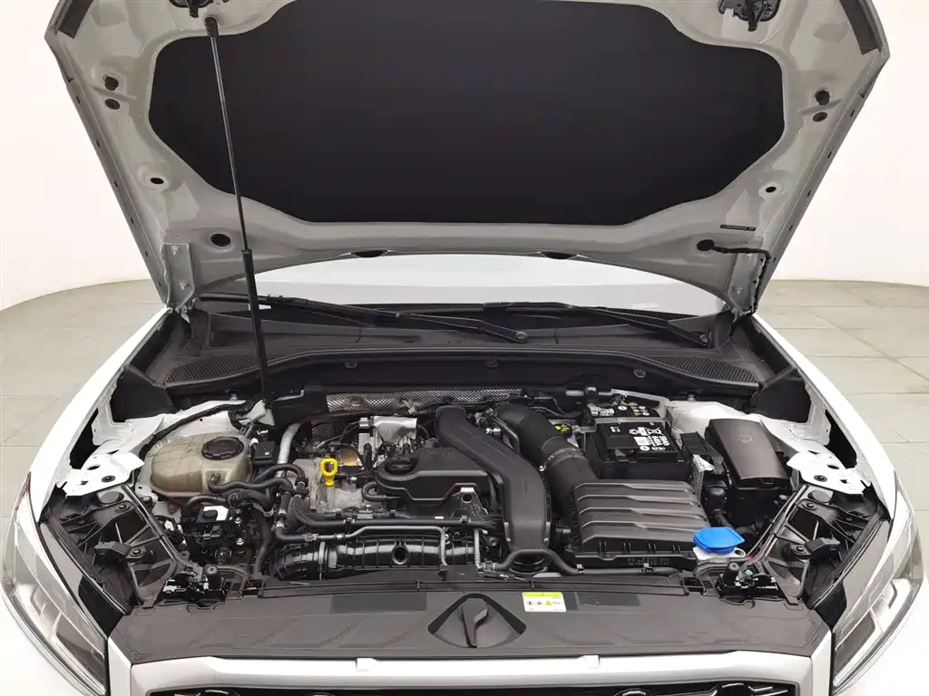 Audi Q2L 2024