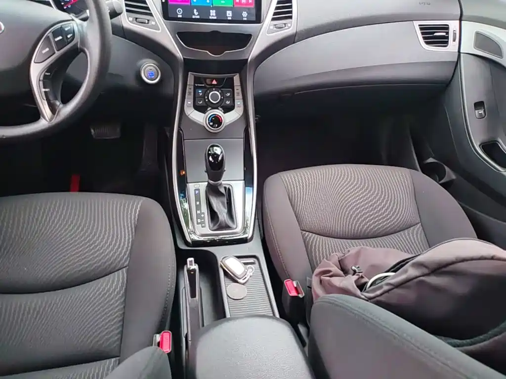 Hyundai Elantra Langdong 2016 — фото 14