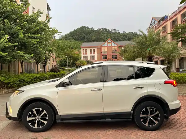 Toyota RAV4 2017