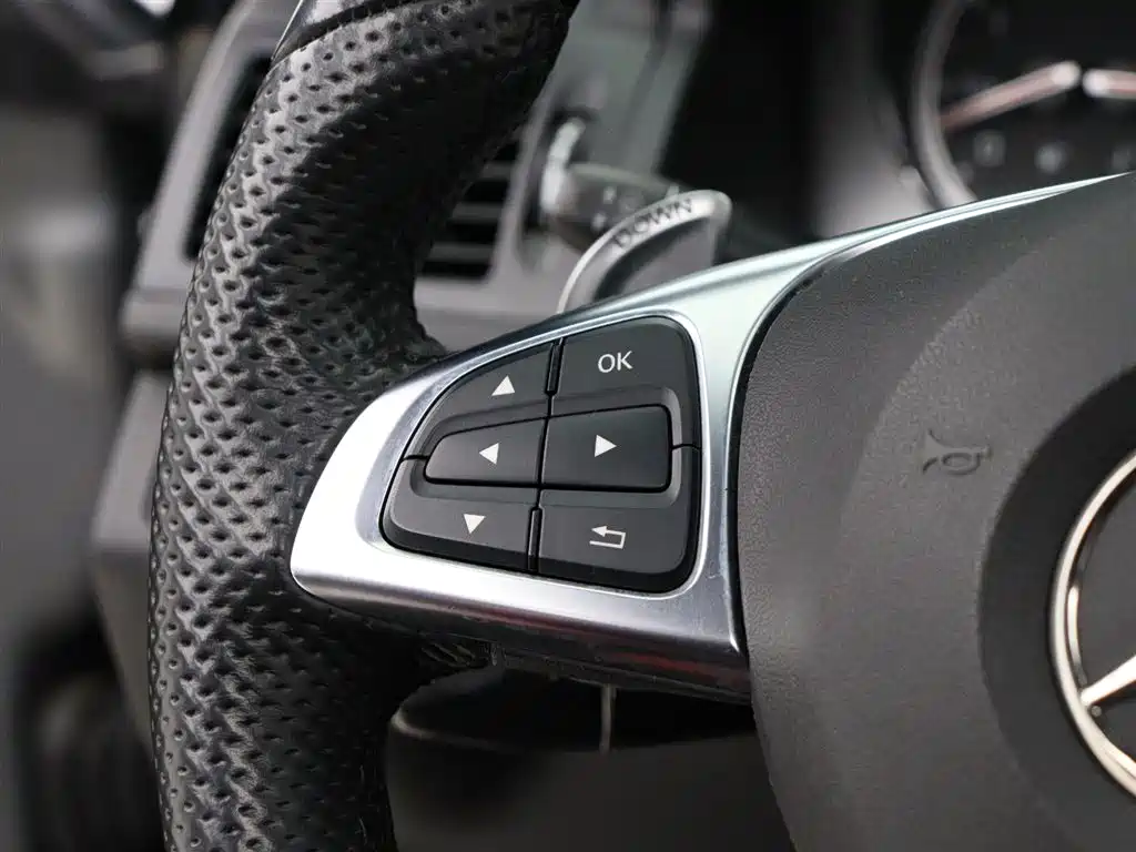 Mercedes-Benz C-Class AMG 2010 — фото 14
