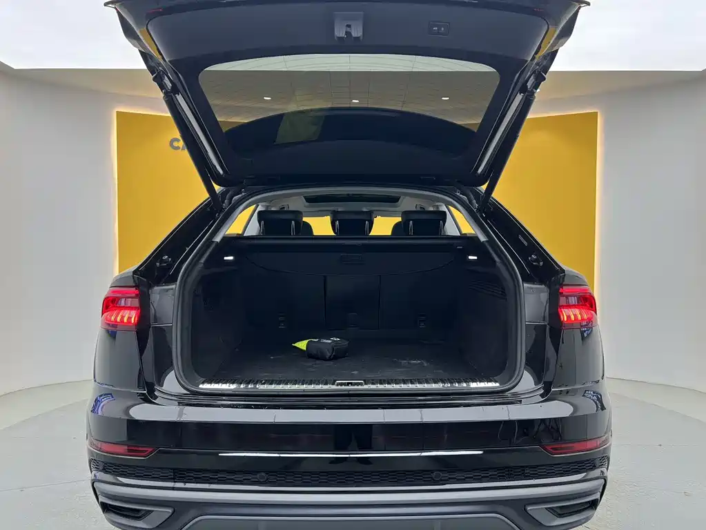 Audi Q8 2022 — фото 28