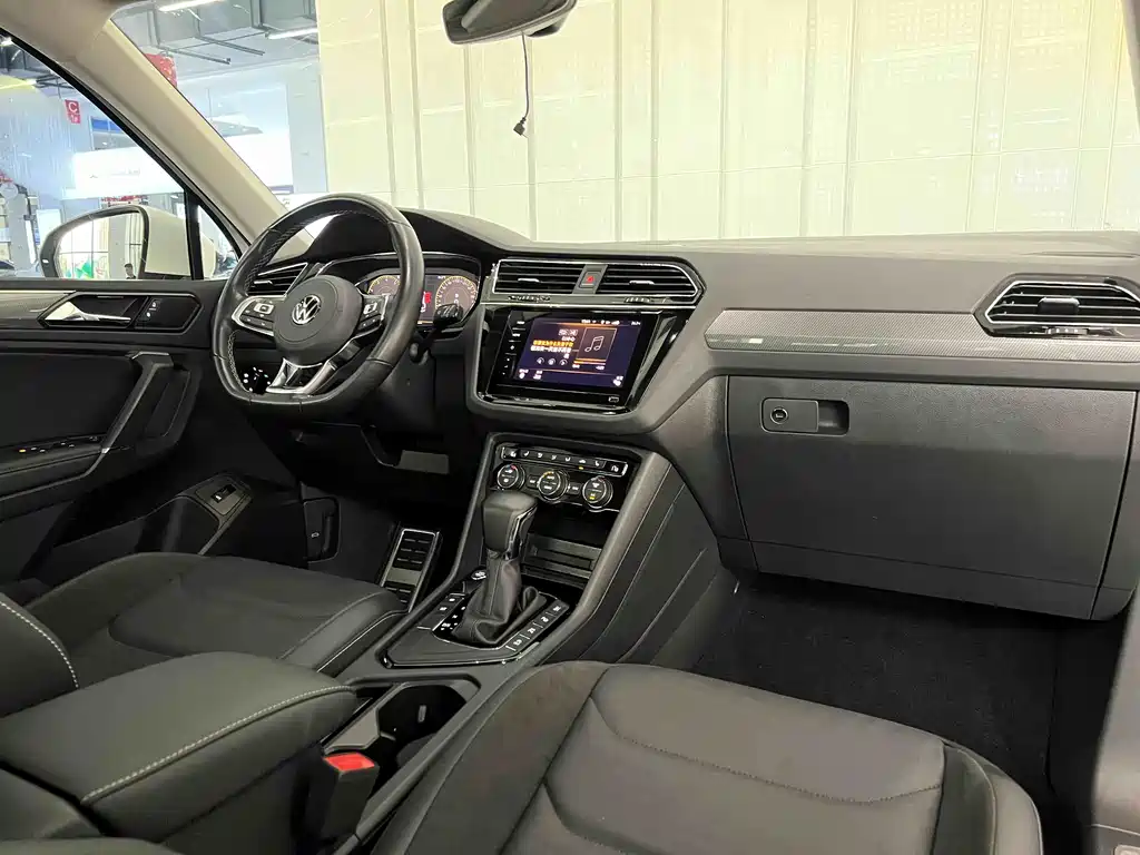 Volkswagen Tiguan L 2021 — фото 12