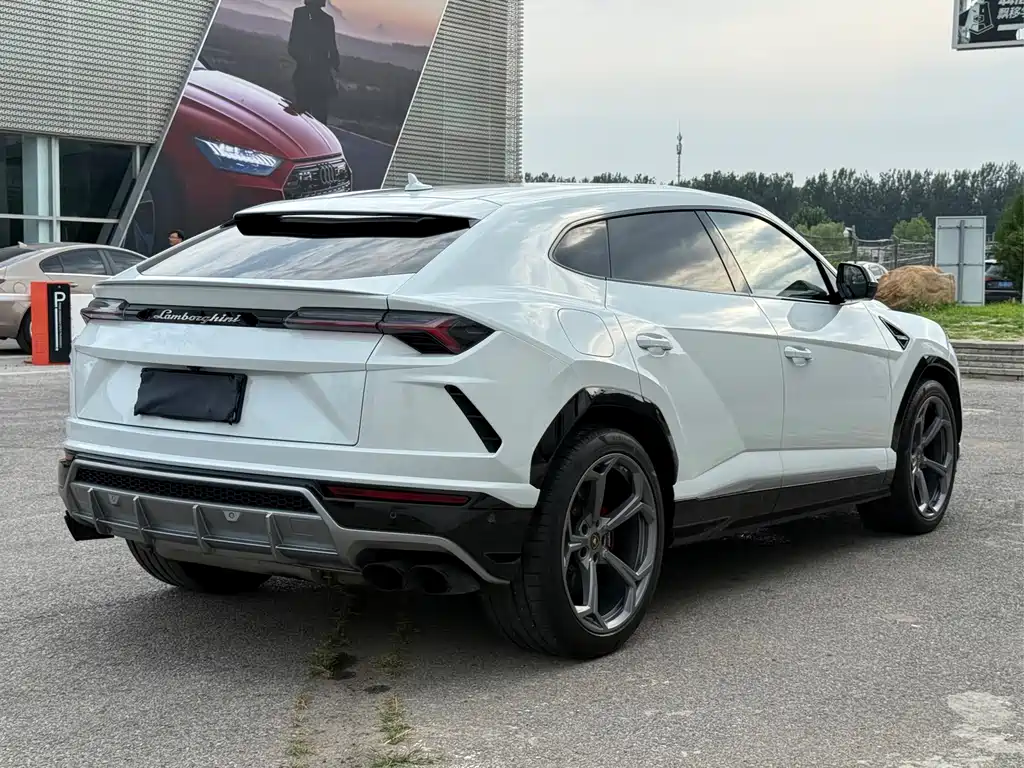 Lamborghini Urus 2019 — фото 9