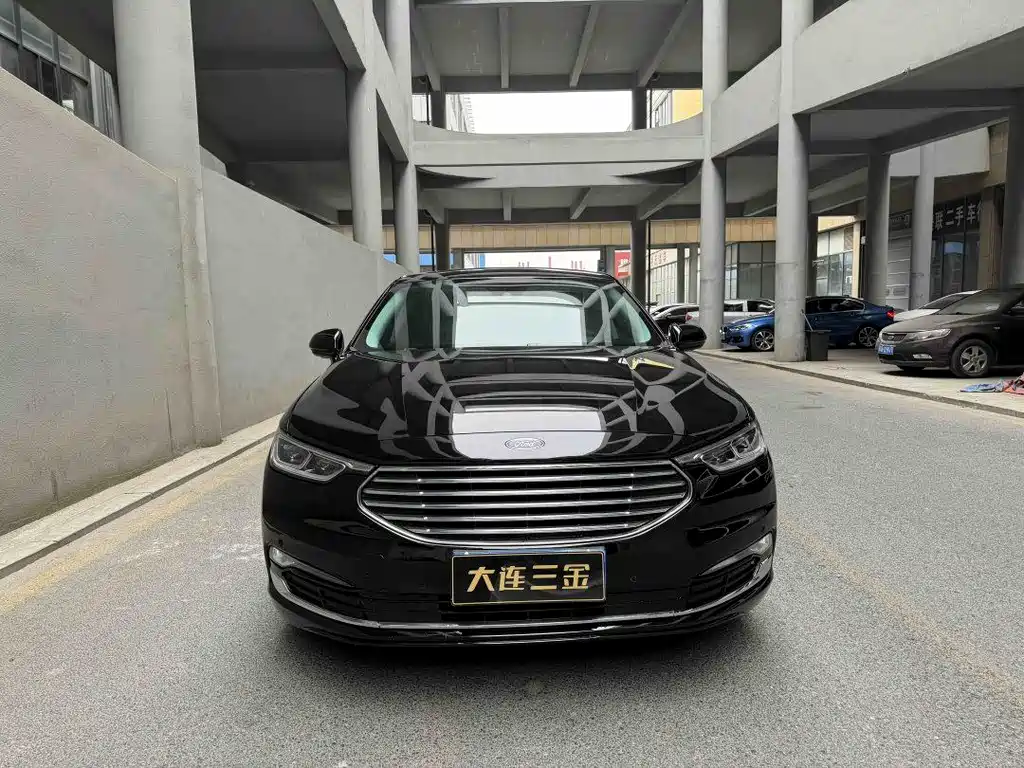 Ford Taurus 2021 — фото 1