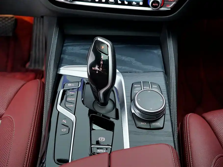 BMW 5 Series 2020 — фото 16