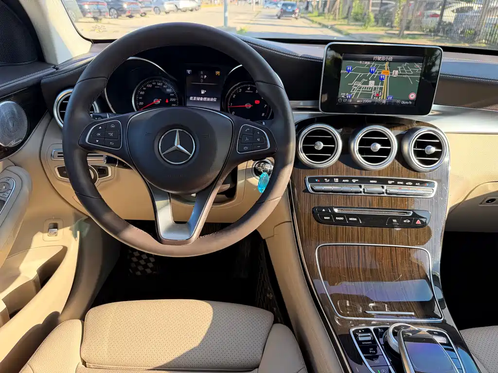 Mercedes-Benz GLC 2018 — фото 18