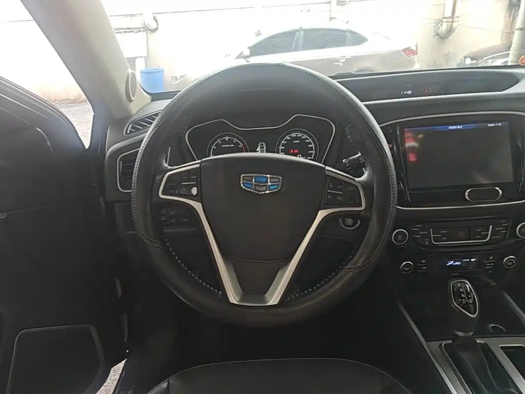 Geely Vision X6 2017 — фото 11