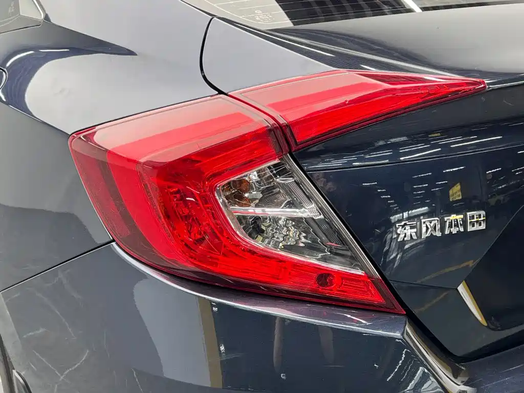 Honda Civic 2018 — фото 10