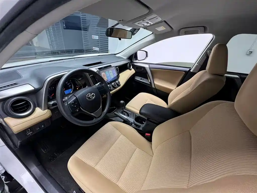Toyota RAV4 2018 — фото 3