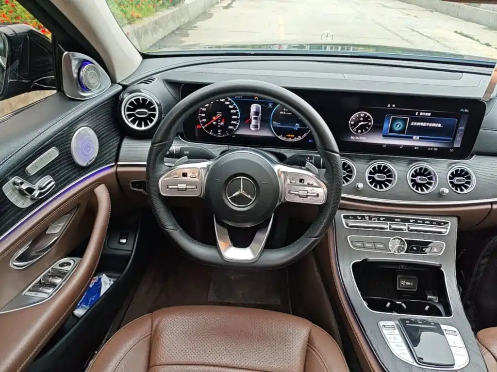 Mercedes-Benz E-Class 2019 — фото 11