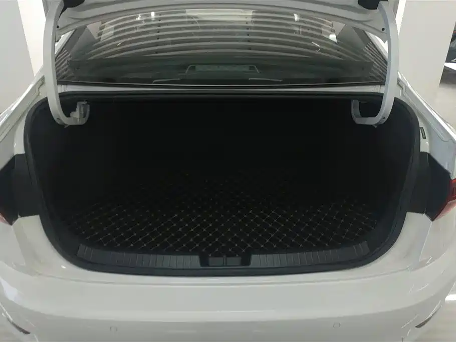 Volkswagen Sagitar 2022