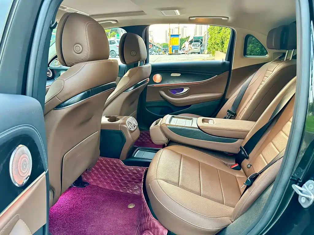 Mercedes-Benz E-Class 2019 — фото 12