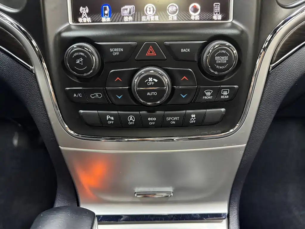 Jeep Grand Cherokee 2016 — фото 21